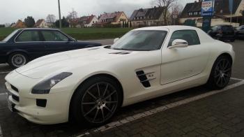 Mercedes Benz SLS